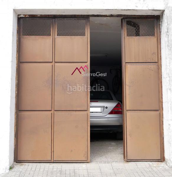 Foto e38cd2a8-a234-46da-a443-ca64a5547253. Parking coche venta garaje independiente en Ubrique