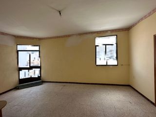 Etagenwohnung in Ubrique. Venta piso céntrico para reformar