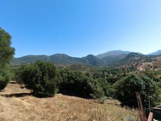 Terrain résidentiel à Benaocaz. Venta parcela con casa. zona tavizna