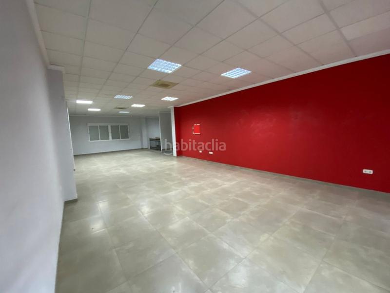 Foto eff92dc8-590b-4cf8-948b-78faf0fc5a3e. Alquiler local comercial alquiler local zona parque rafael alberti en Ubrique