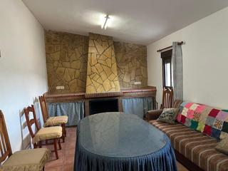 Casa a Ubrique. Venta amplia casa con terraza