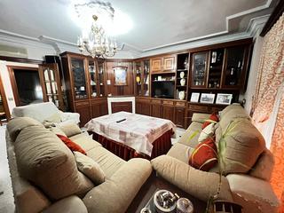 Casa a Ubrique. Venta casa con terraza zona centro