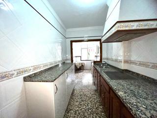 Pis a Ubrique. Venta primera planta zona centro