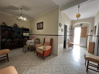 Casa a Ubrique. Venta casa con terraza. céntrica