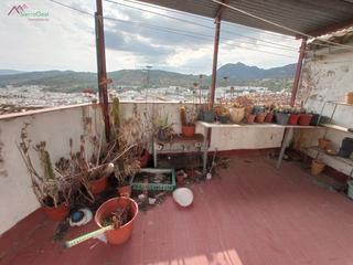 Casa a Ubrique. Venta casa con terraza y patio
