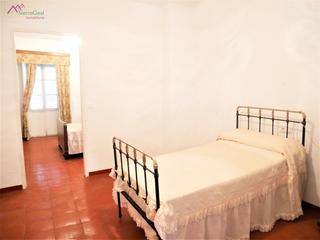 Casa a Ubrique. Venta amplia casa  patio