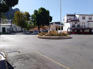 Casa en Ubrique. Venta casa con garaje y terraza céntrica