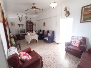 Casa a Ubrique. Venta amplia casa cntrica con garaje