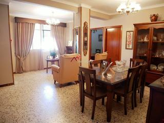 Casa a Ubrique. Venta amplia casa con terraza