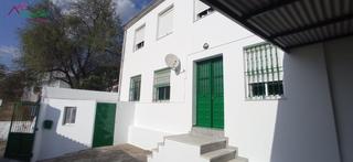 Casa a Ubrique. Amplia casa con garaje y terreno