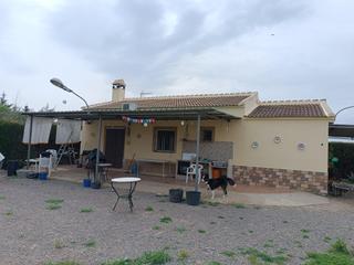 Terreny residencial a Villamartín. Venta parcela con casa y piscina. villamartin