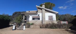 Terreny residencial a Benaocaz. Venta parcela con casa y piscina
