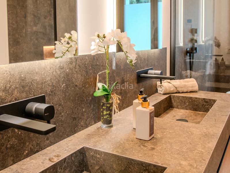 Foto b1647d17-d6c2-409d-b7d0-46e3860f4a05. Chalet villa de nueva construcción en La Quinta Benahavís