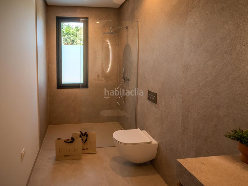 Foto c5f04477-822e-4b3b-a7a2-6583011b5318. Chalet villa de nueva construcción en La Quinta Benahavís