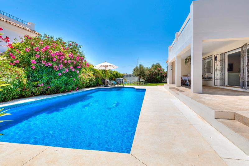 Foto 64b1aff0-70c8-4681-97fd-3375bf5a0e3c. Chalet espectacular villa en san pedro playa en Nueva Alcántara Marbella