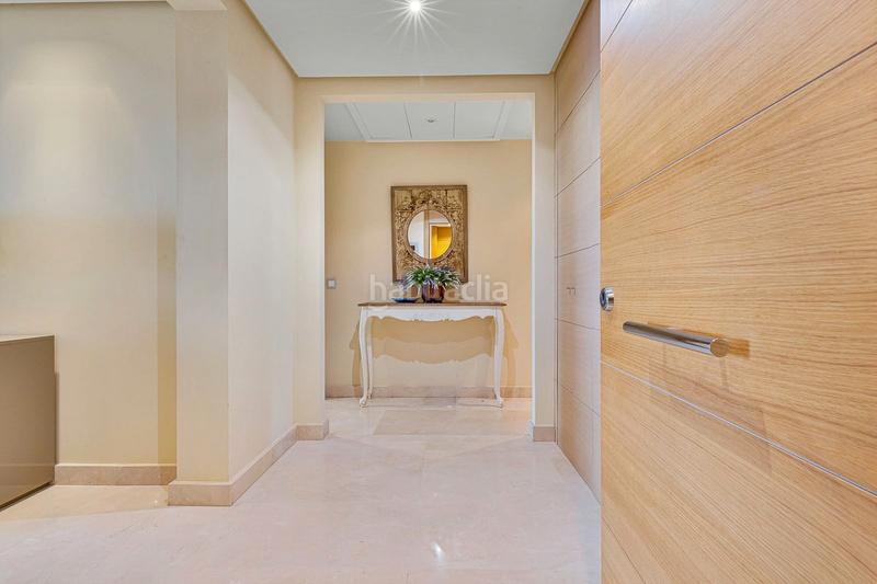 Foto 013d7b31-7754-4b49-93ee-e6f2743dc03b. Apartament amb xemeneia calefacció aparcament piscina a Benahavís