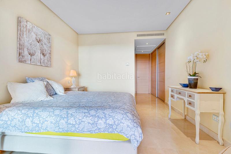 Foto 6b9f33db-f6be-4a2f-a511-3abcfeaa122b. Apartament amb xemeneia calefacció aparcament piscina a Benahavís