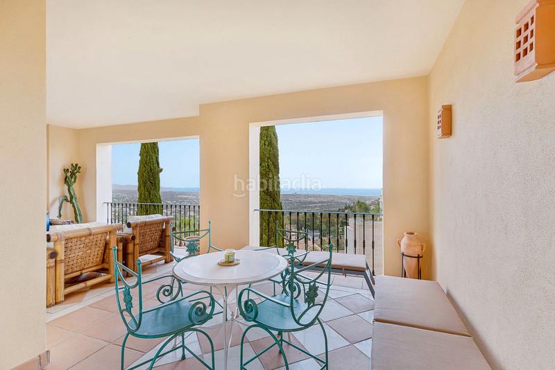 Foto b8139aec-995e-414a-98ee-d9dcf802ba17. Apartament amb xemeneia calefacció aparcament piscina a Benahavís