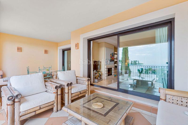 Foto c7709ec8-548c-4d14-8158-9f38bc7aa37d. Apartament amb xemeneia calefacció aparcament piscina a Benahavís