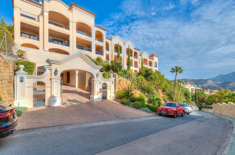 Foto c9651d59-5105-445a-a50f-d6af007ac7a5. Apartament amb xemeneia calefacció aparcament piscina a Benahavís