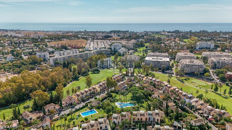 Foto 0e10dcd7-4540-4e6f-a51f-02252dd7c1f2. Chalet en calle d-1i 36 en Guadalmina Alta Marbella
