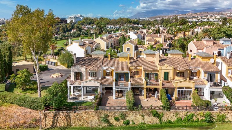 Foto b456a9d6-b5ec-479f-9a9c-74afee248a50. Chalet en calle d-1i 36 en Guadalmina Alta Marbella