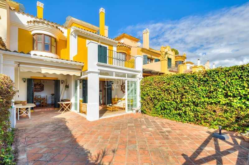 Foto bb6047e9-0e82-476a-b922-2feb3391b1a0. Chalet en calle d-1i 36 en Guadalmina Alta Marbella