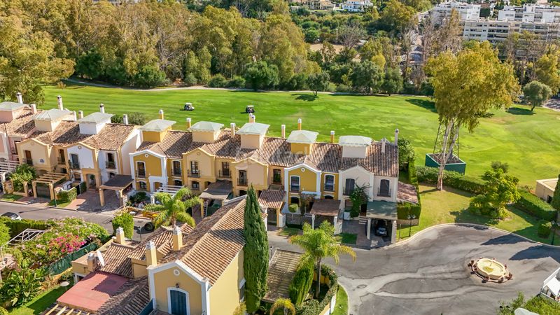 Foto cb70fe9d-4189-4d24-82d7-ae44d2019c9a. Chalet en calle d-1i 36 en Guadalmina Alta Marbella
