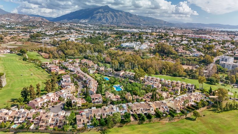 Foto d83cdab8-e5c1-421c-878b-94cb5591431f. Chalet en calle d-1i 36 en Guadalmina Alta Marbella