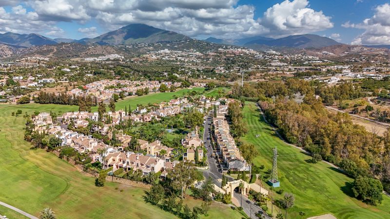 Foto e2f8c661-d237-4d2f-a4f5-f3fde5bda49e. Chalet en calle d-1i 36 en Guadalmina Alta Marbella