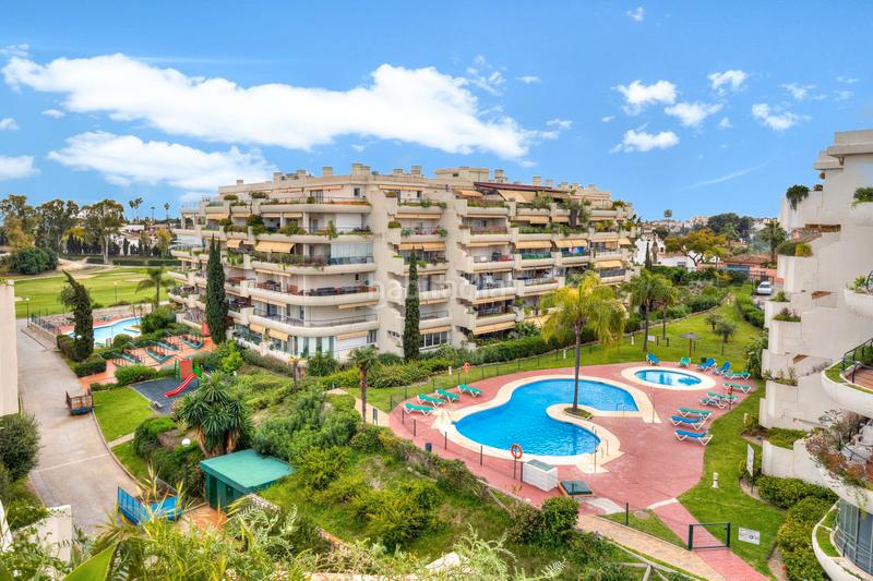 Foto 5a5a2eb6-d044-424d-8cdc-3c4df535f2ca. Àtic amb aparcament piscina a Zona Miraflores Marbella