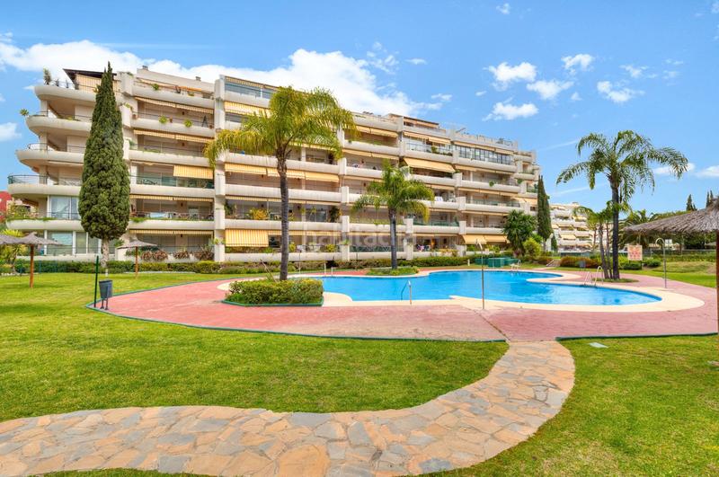 Foto 128f2b78-b9ee-4af4-8825-47cfc66ceb22. Attique avec parking piscine dans Zona Miraflores Marbella