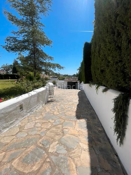 Foto b763d6f7-0845-4c5e-ac9c-e2b5bb7f6e9e. Chalet in avenida generalife 111f in Las Brisas Marbella