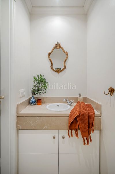 Foto 1a52fa36-4b7c-4a3b-8bde-3b754925e32f. Casa aparellada amb xemeneia calefacció aparcament piscina a Estepona