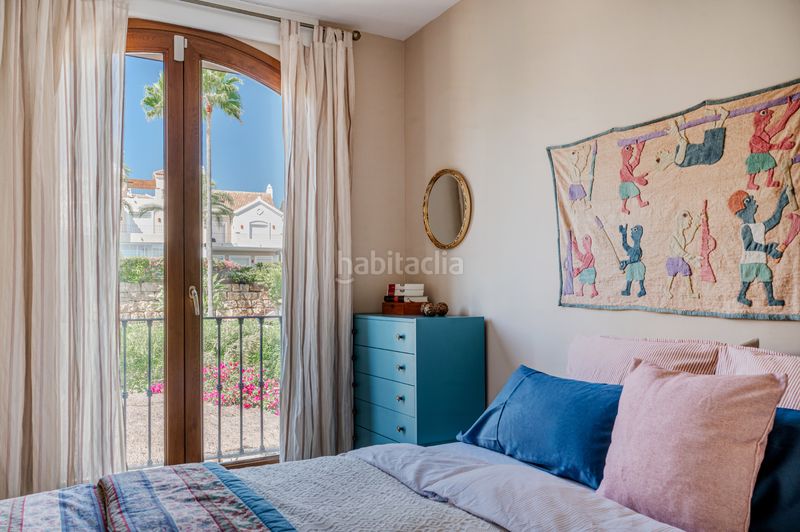 Foto 5207aa2c-a230-464a-b298-7be022e695a5. Casa aparellada amb xemeneia calefacció aparcament piscina a Estepona
