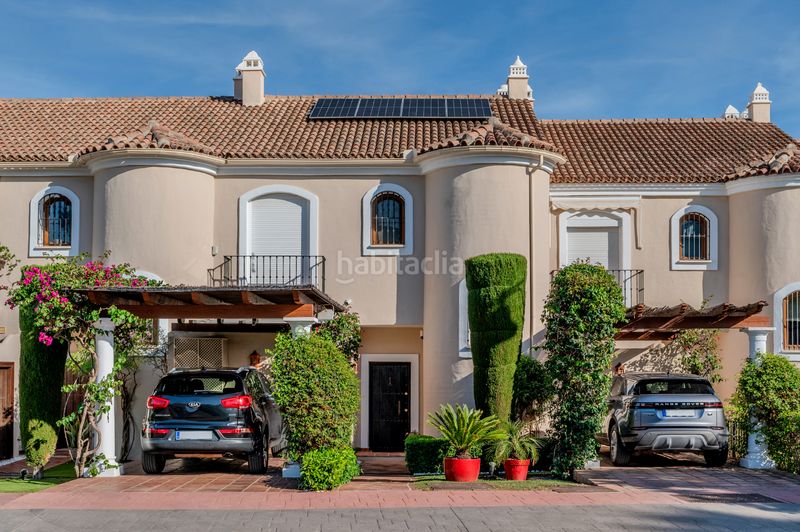 Foto d620a11e-de78-4fa3-9b05-c6cac27ffbb3. Casa aparellada amb xemeneia calefacció aparcament piscina a Estepona