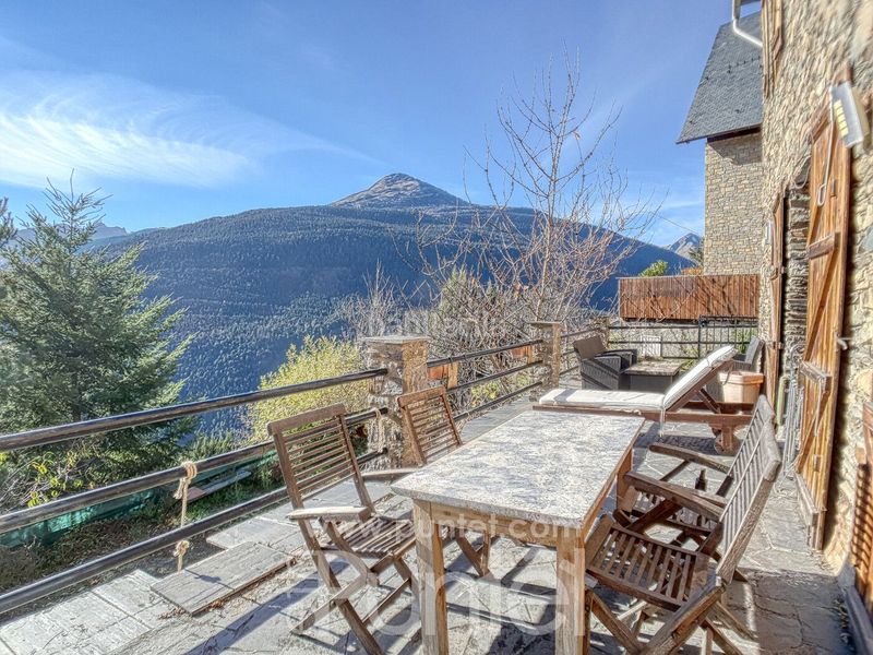 Foto 311a1028-fb2f-422e-8513-d5a7af37b452. Casa amb calefacció aparcament a Montcorbau Vielha e Mijaran