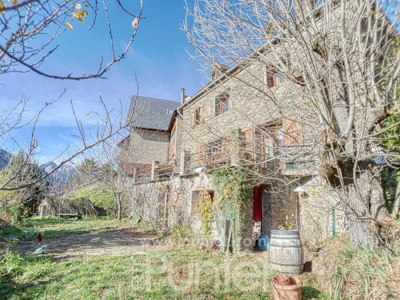 Foto 85cdd120-3388-4383-9f19-ecbf9ec86fe5. Casa amb calefacció aparcament a Montcorbau Vielha e Mijaran