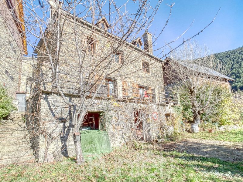 Foto bdecb38c-a5ed-4ff0-95c6-44d32f84ab2f. Casa amb calefacció aparcament a Montcorbau Vielha e Mijaran