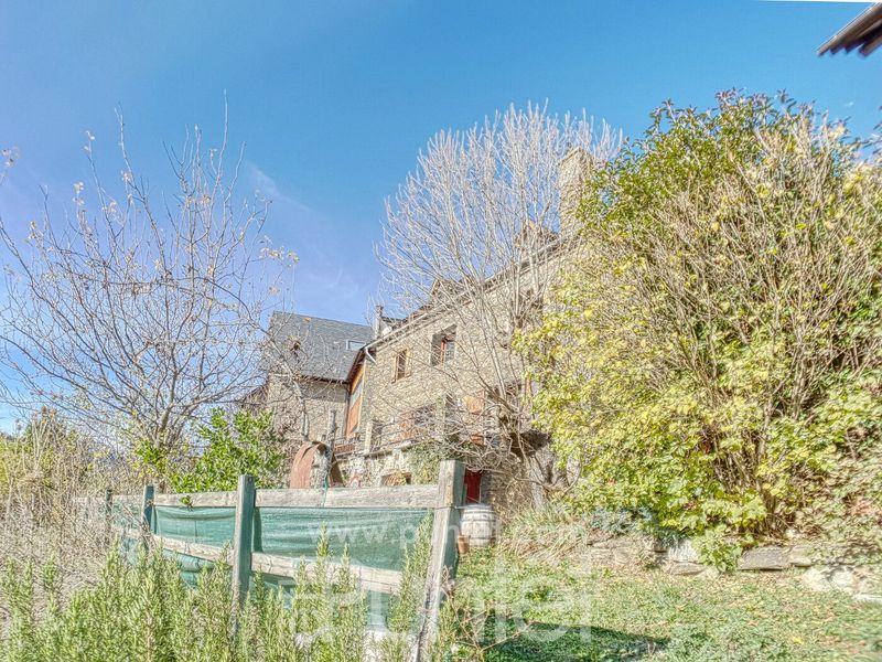 Foto df502044-db8d-4773-abf1-58124109a152. Casa amb calefacció aparcament a Montcorbau Vielha e Mijaran