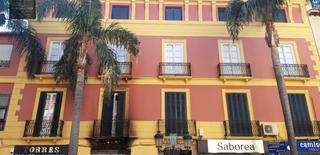 Edificio  Constitucion, de la. Edificio con varios pisos en el centro de almuñecar ideal invers