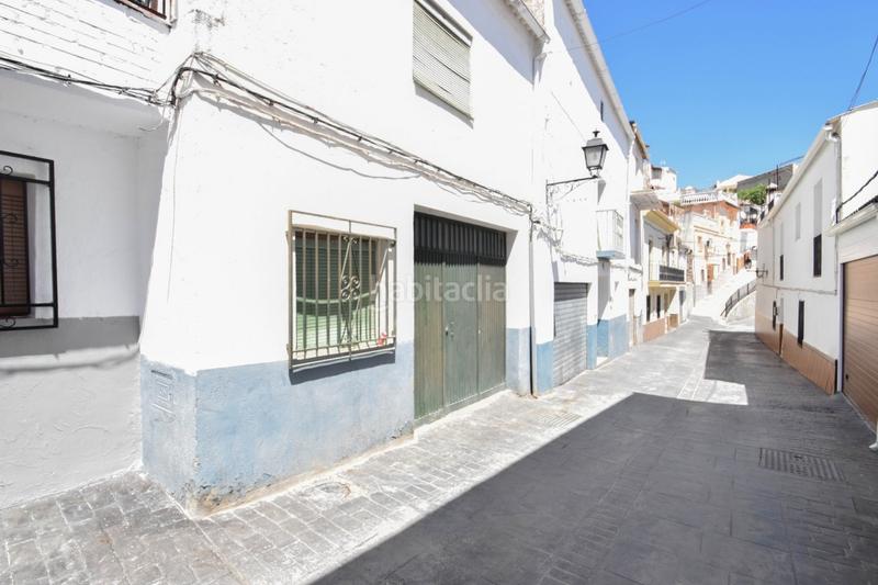 Foto edd7f633-f6aa-43d2-966a-a70a1b9919ee. Aparcament cotxe a Colomera
