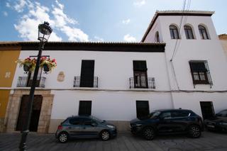 Casa  Calle duende. Casa de grandes dimensiones ubicada en la calle duende, cerca de