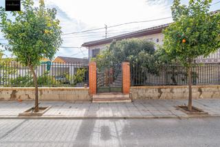 Casa  Retiro (am). Gran vivienda sobre solar de 781 m.