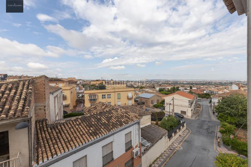 Foto f4bbe468-3d3a-4162-8376-e64fd250bb95. Casa  independiente, terraza en ático y locales en Zubia (La)