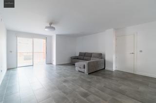Piso  Calle doctor barraquer. Buscas un hogar listo para estrenar en el corazón de albolote?