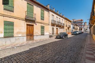 Maison à Calle correos 22. Casa señorial en el centro de pinos puente.