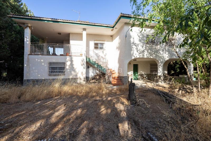 Foto 460b986e-1c57-4466-8aab-8598cd8e00ce. Chalet !!amplia vivienda en parcela de 1.200 metros en urbanización!! en Otura