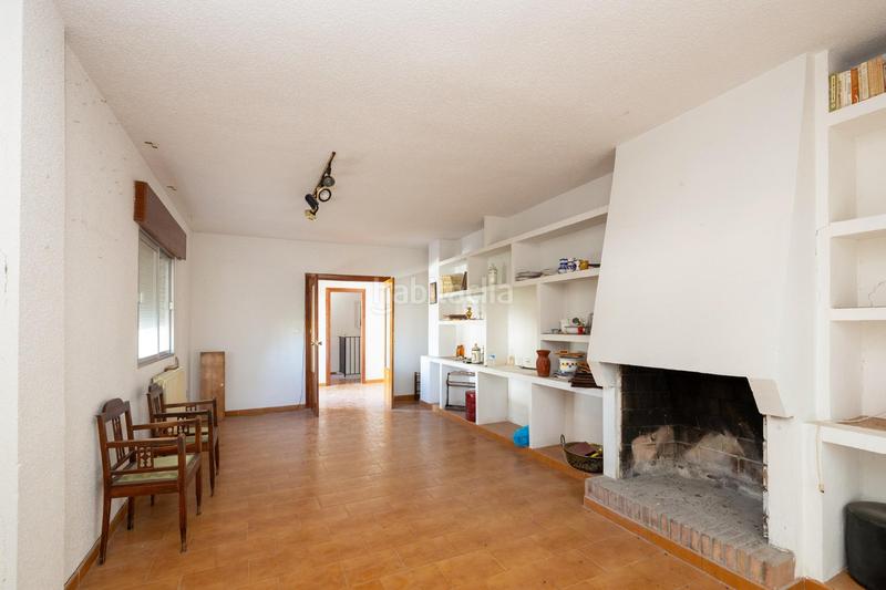 Foto e5ac17b4-5211-4121-b8bf-cdce2f034656. Chalet !!amplia vivienda en parcela de 1.200 metros en urbanización!! en Otura