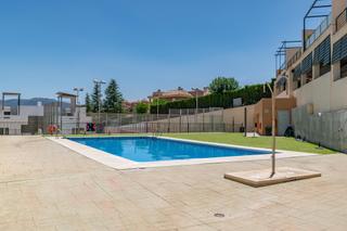 Casa adosada  Paseo de las carboneras. Casa adosada en urbanizacion con piscina junto campo golf las ga